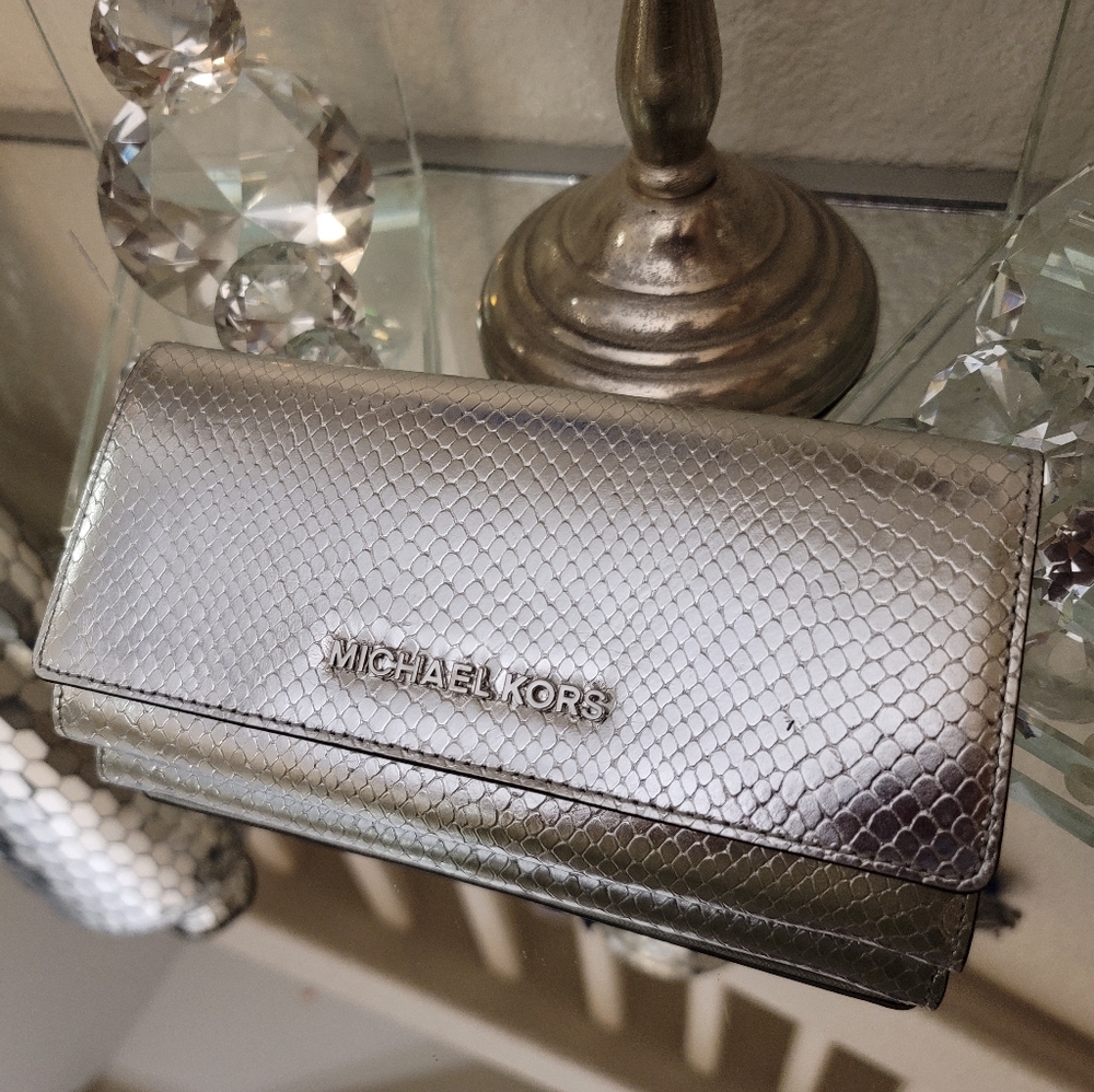Michael kors wallet